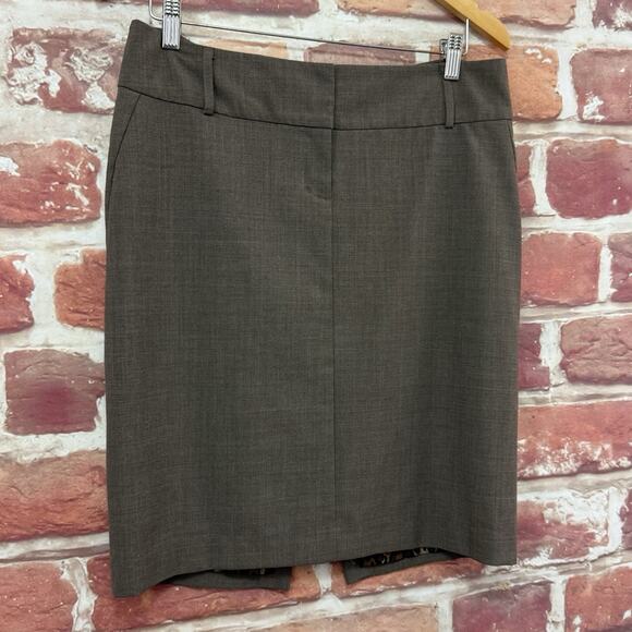Express Skirt Women's Size 8 Brown Casual Career Work Stretchy Pocketless Zip Up - Picture 2 of 8
